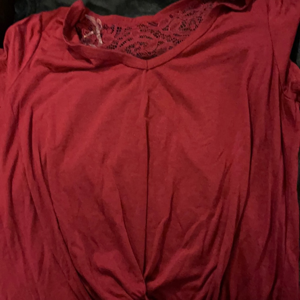 maroon top xl fits like a large